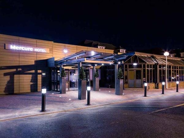 SkyPark Pro Parking Pick Up From : "Mercure London Heathrow Hotel"