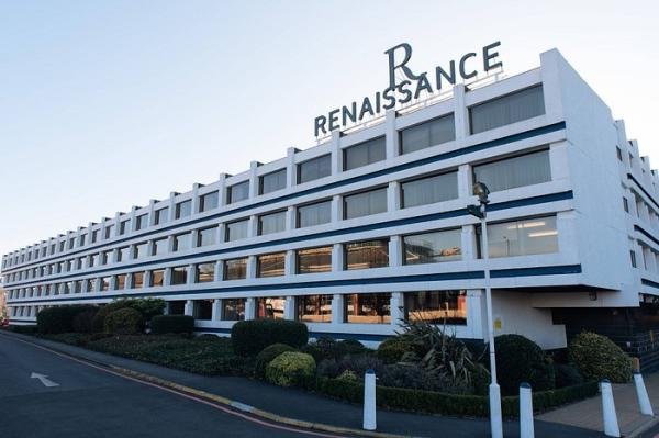 SkyPark Pro Parking Pick Up From : "Renaissance London Heathrow Hotel"