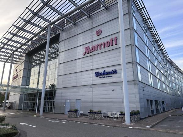SkyPark Pro Parking Pick Up From : "London Heathrow Marriott Hotel"