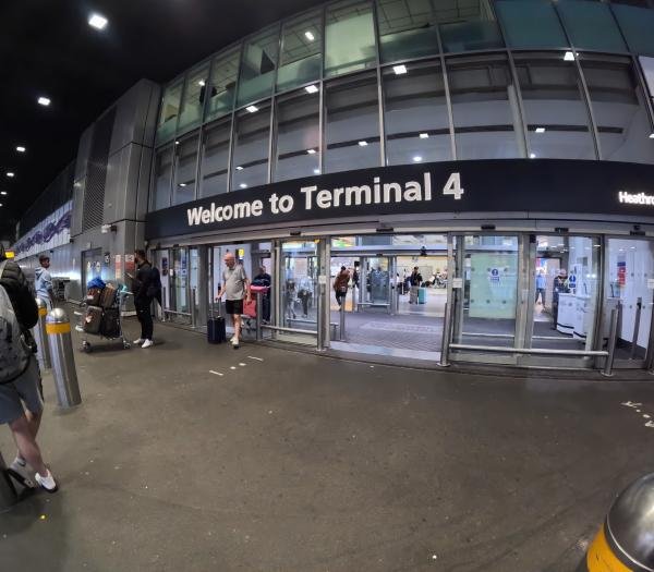 SkyPark Pro Parking Pick Up From : Heathrow T4 Meet & Greet